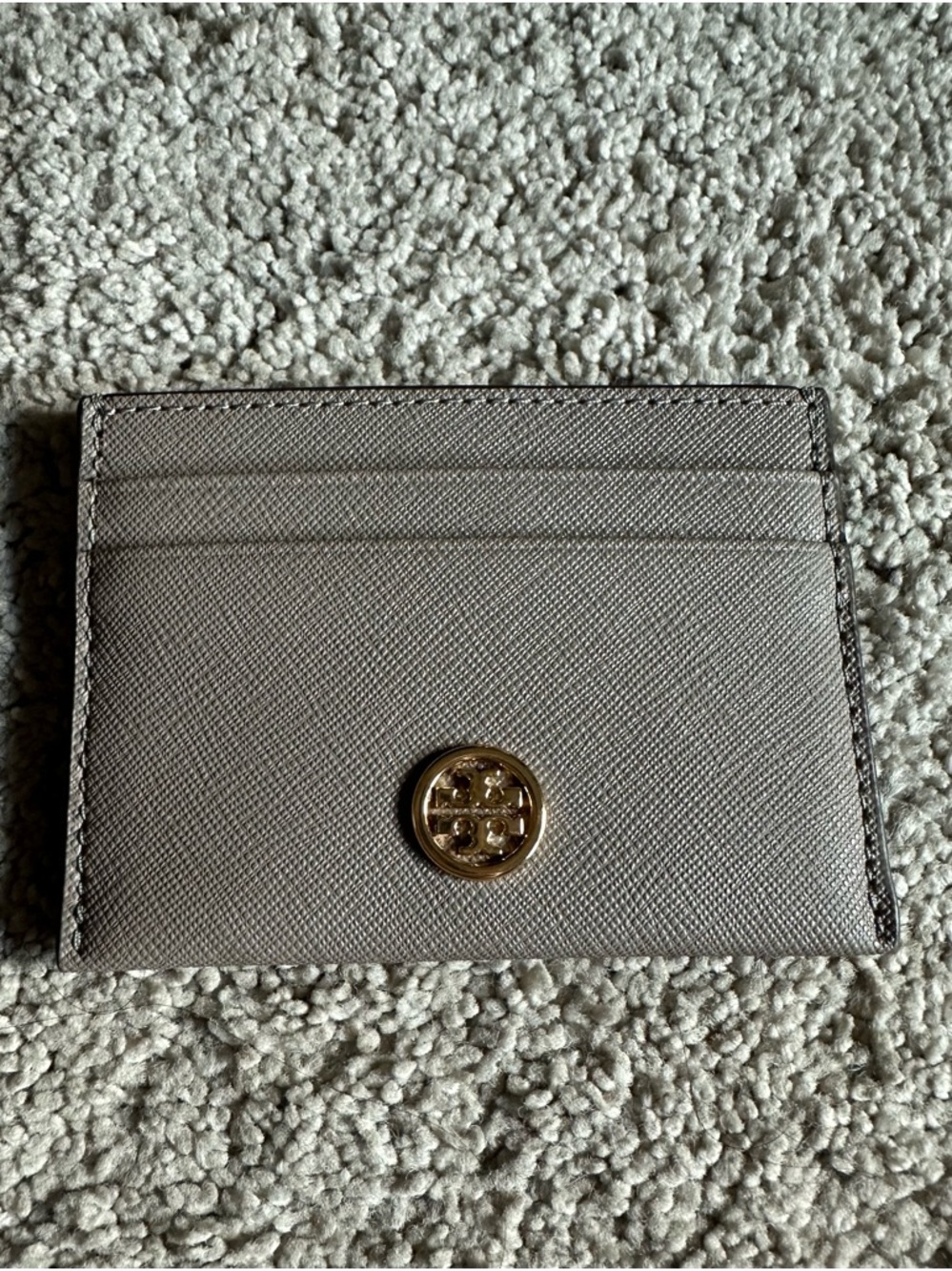 -Tory Burch Robinson
Card holder 
Case Gray Heron
New